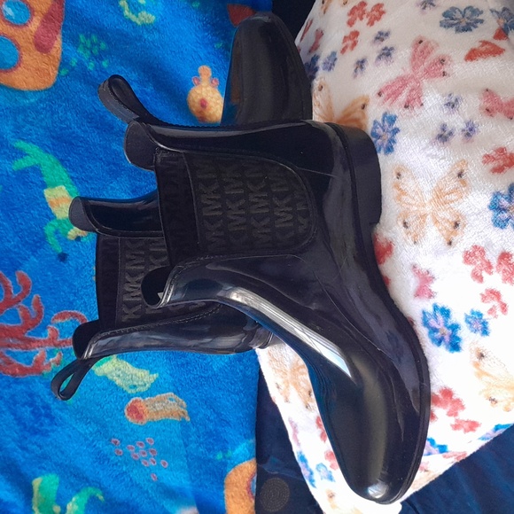 Michael Kors rain boots - Picture 3 of 4